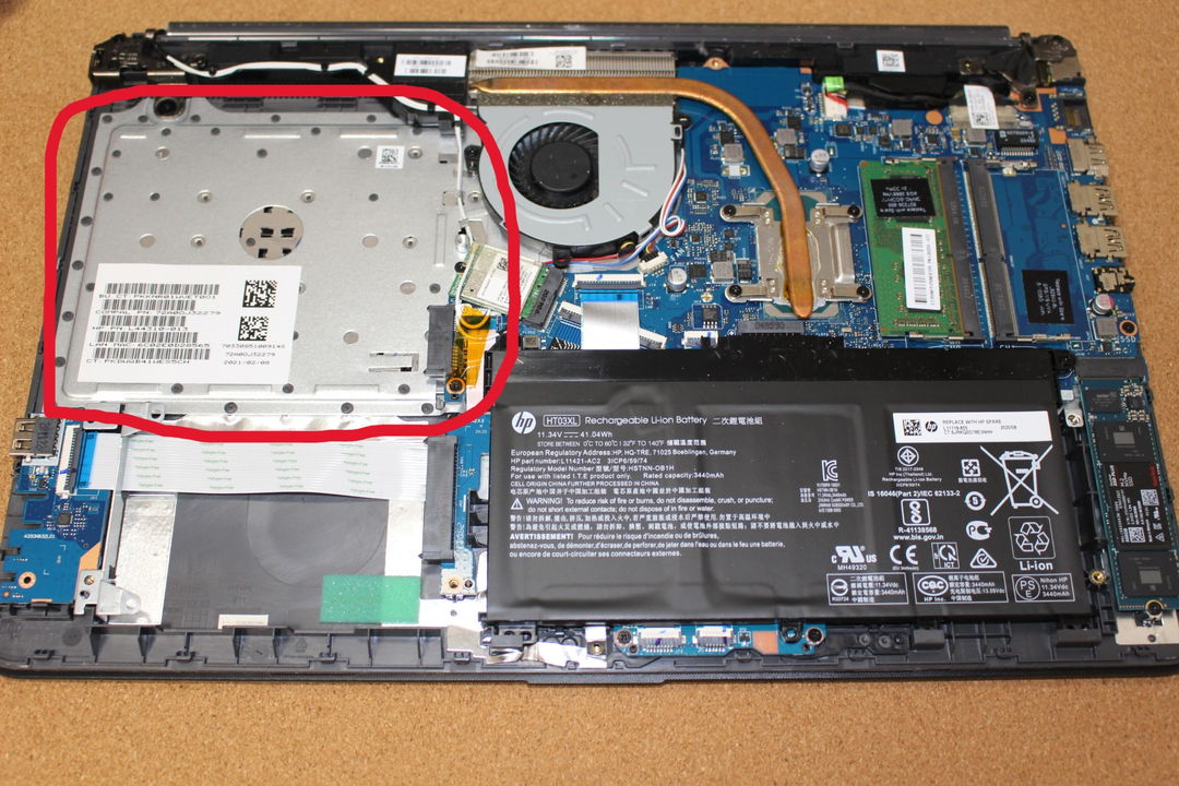 実機で確認した DVDドライブ の写真 5