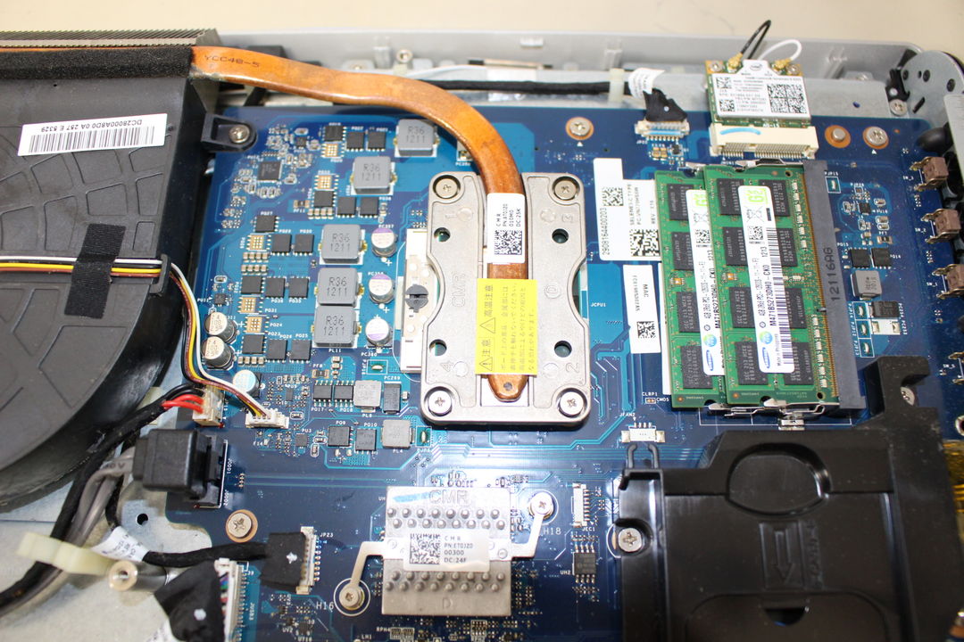 CPU の搭載状態をアップで撮影した写真です。取り付け位置や周辺部品との位置関係を確認できます。