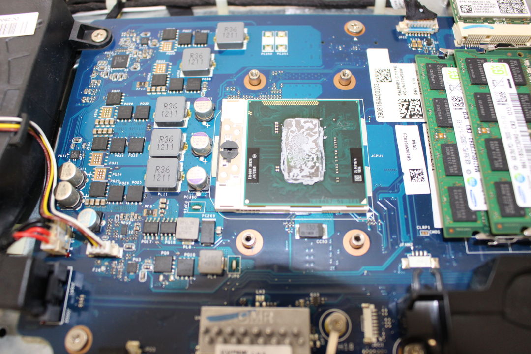 CPU の接続部分を撮影した写真です。