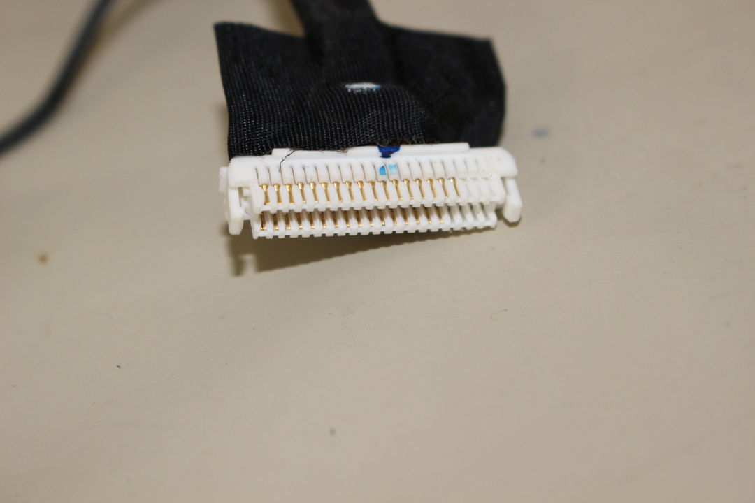 実機で確認した 液晶ケーブル(LVDS/eDP) の写真 2