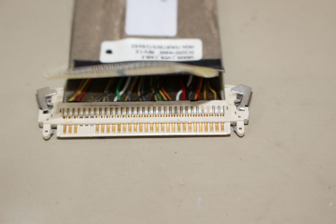 実機で確認した 液晶ケーブル(LVDS/eDP) の写真 3
