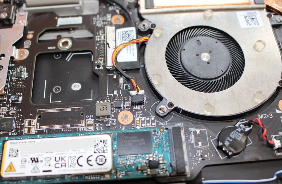 実機で確認した SSD の写真 3