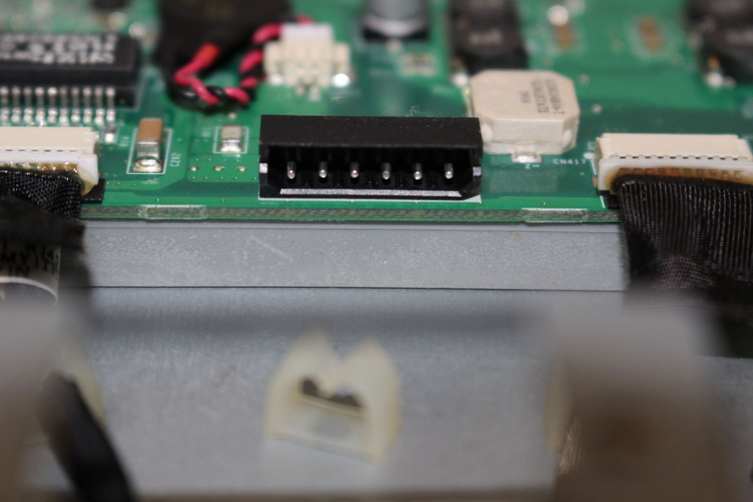 VN370/CS1JB(PC-VN370CS1JB) に搭載されていた DCジャック(給電端子) の実物写真(カット4)