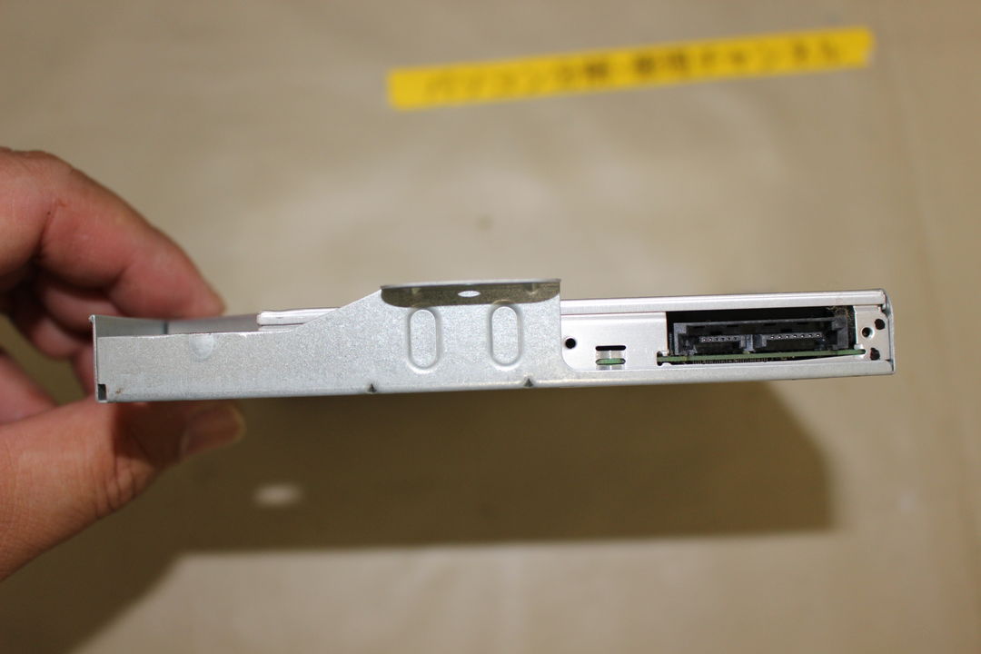 DVDドライブの横その2