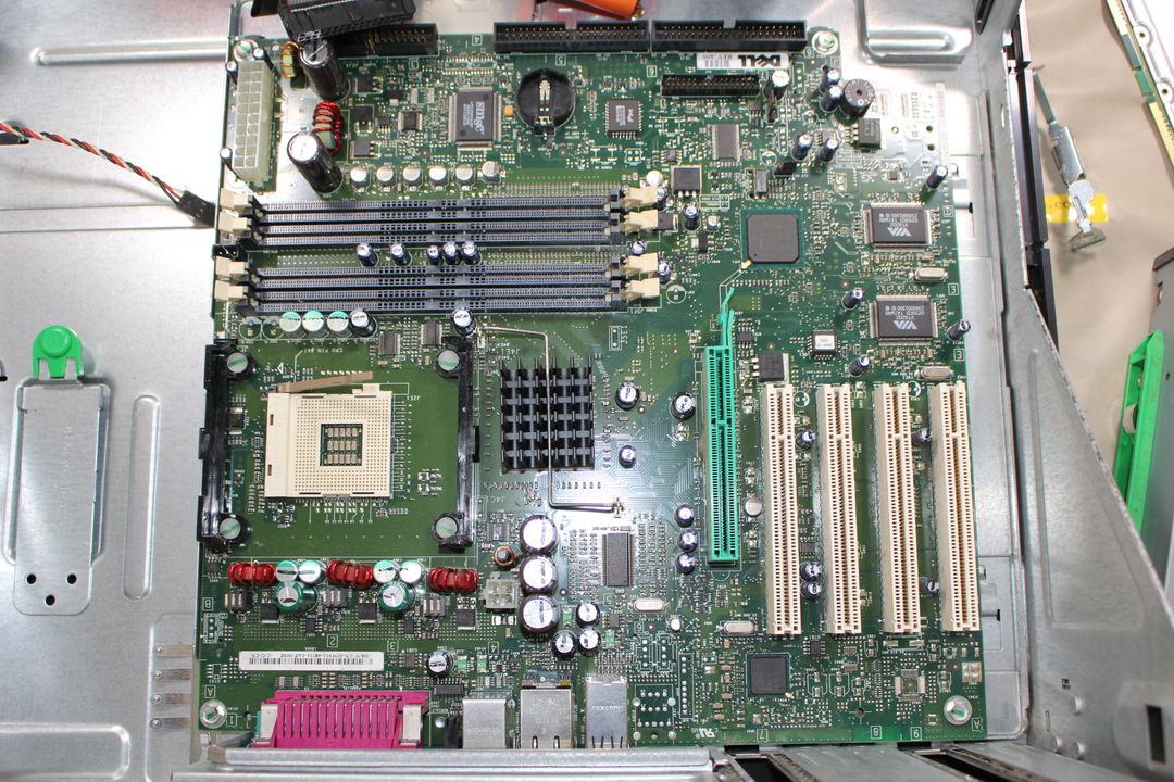DELL DIMENSION 8250のマザーボード