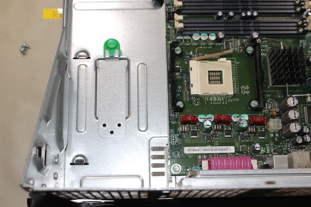 DELL DIMENSION 8250 電源ユニットの取り外し・確認写真 5枚目