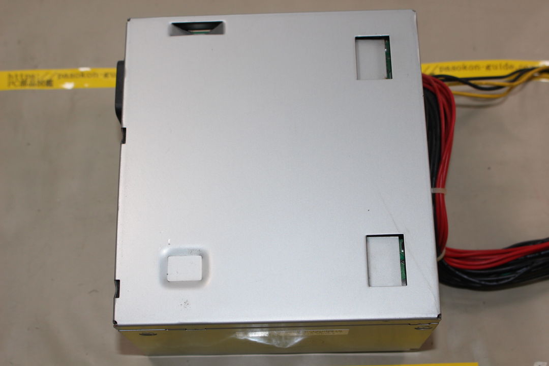 DELL DIMENSION 8250 電源ユニットの取り外し・確認写真 8枚目