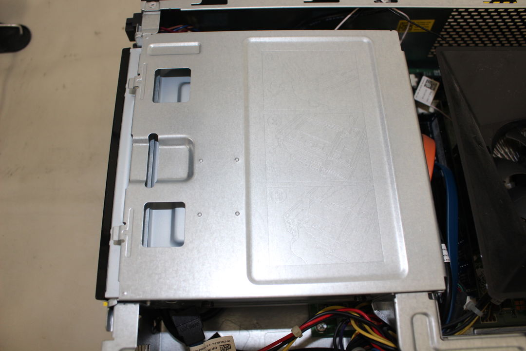 DELL Inspiron 660S 3.5インチHDDの取り外し・確認写真 4枚目
