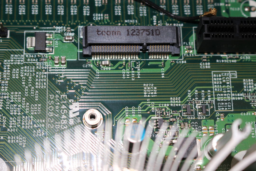 DELL Inspiron 660S 無線LAN・Bluetoothカードの取り外し・確認写真 7枚目