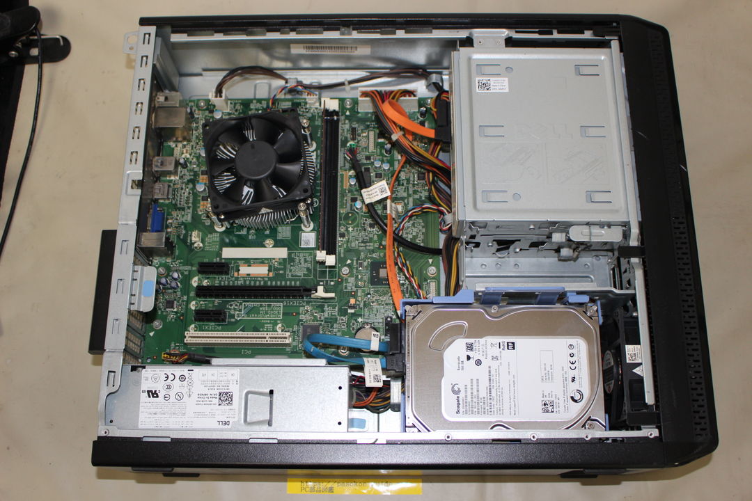 DELL Vostro 3800 CPUの取り外し・確認写真 2枚目