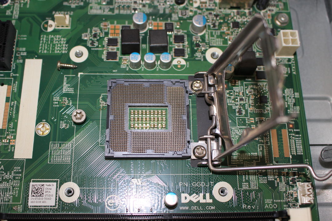 DELL Vostro 3800 CPUの取り外し・確認写真 6枚目