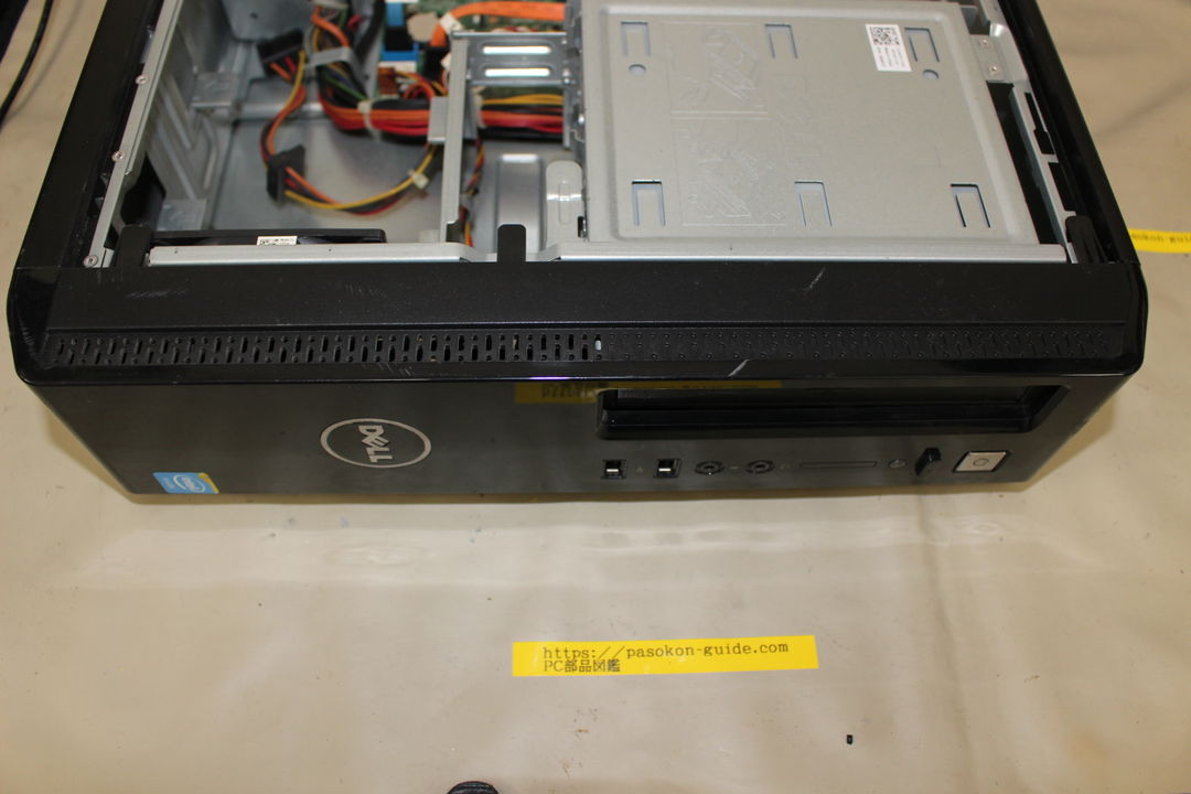 DELL Vostro 3800 光学ドライブの取り外し・確認写真 3枚目