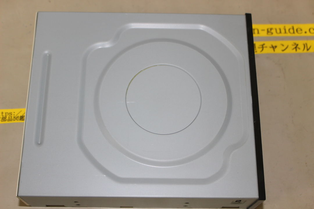 DELL Vostro 3800 光学ドライブの取り外し・確認写真 7枚目