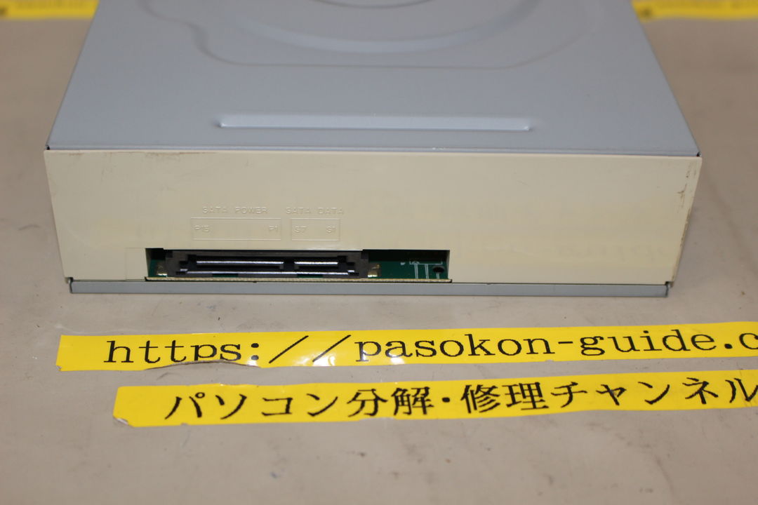DELL Vostro 3800 光学ドライブの取り外し・確認写真 10枚目