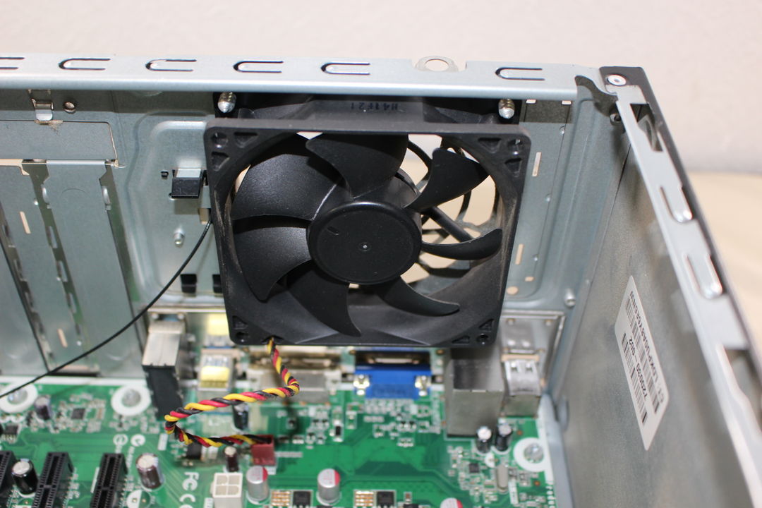 HP Pavilion 500-230jp(F7F39AA#ABJ)のケース・システムファン