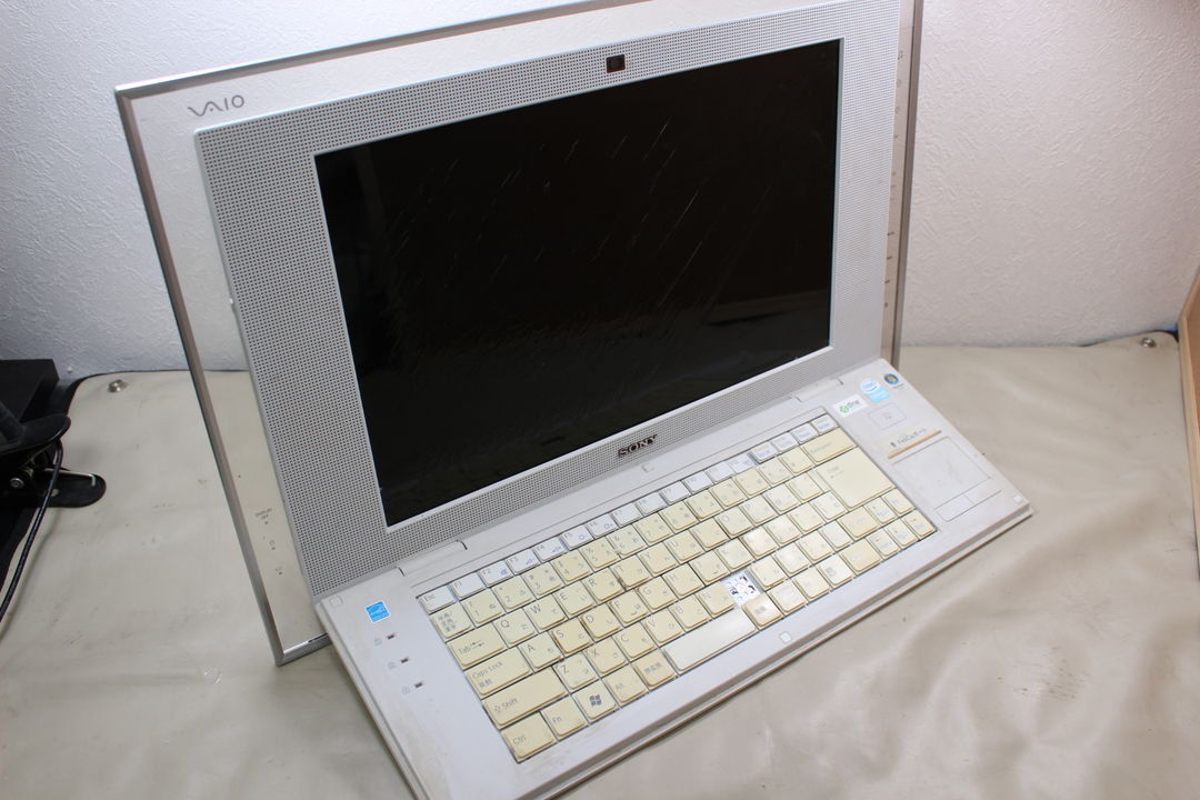SONY PCG-2C7N バッテリーの取り外し・確認写真 1