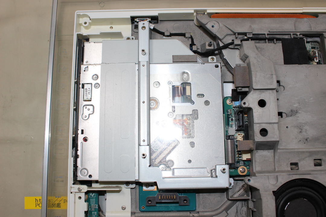 SONY PCG-2C7Nの光学ドライブ