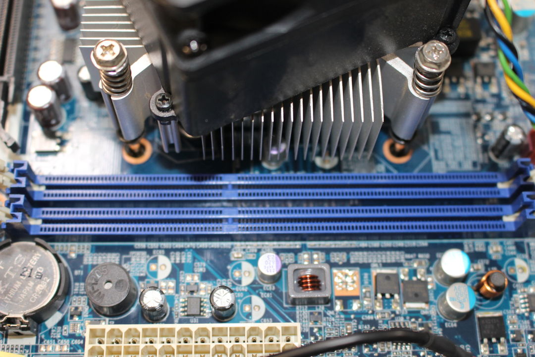 Lenovo H520s メモリの取り外し・確認写真 4枚目